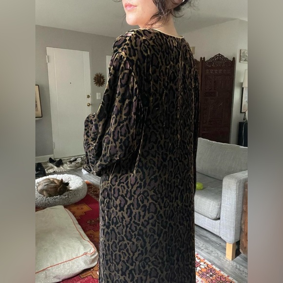 Leopard Print Velvet Robe - Picture 6 of 7
